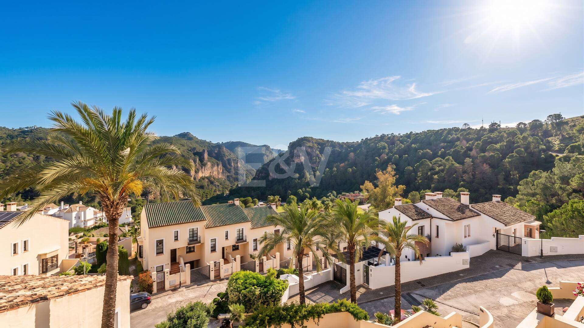 Modern Townhouse med Mountain Views & Luxury Amenities