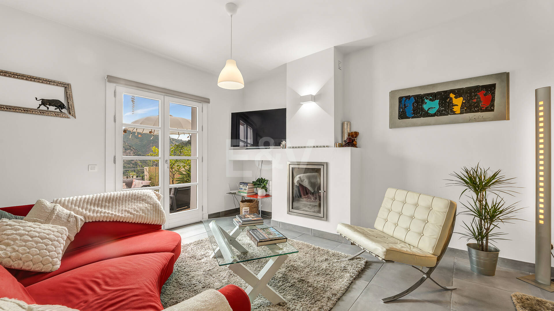 Maison moderne avec vues sur la montagne et équipements de luxe