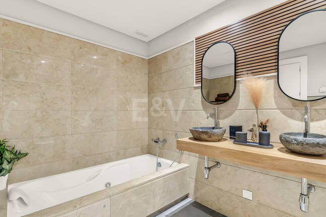 Modern Townhouse med Mountain Views & Luxury Amenities