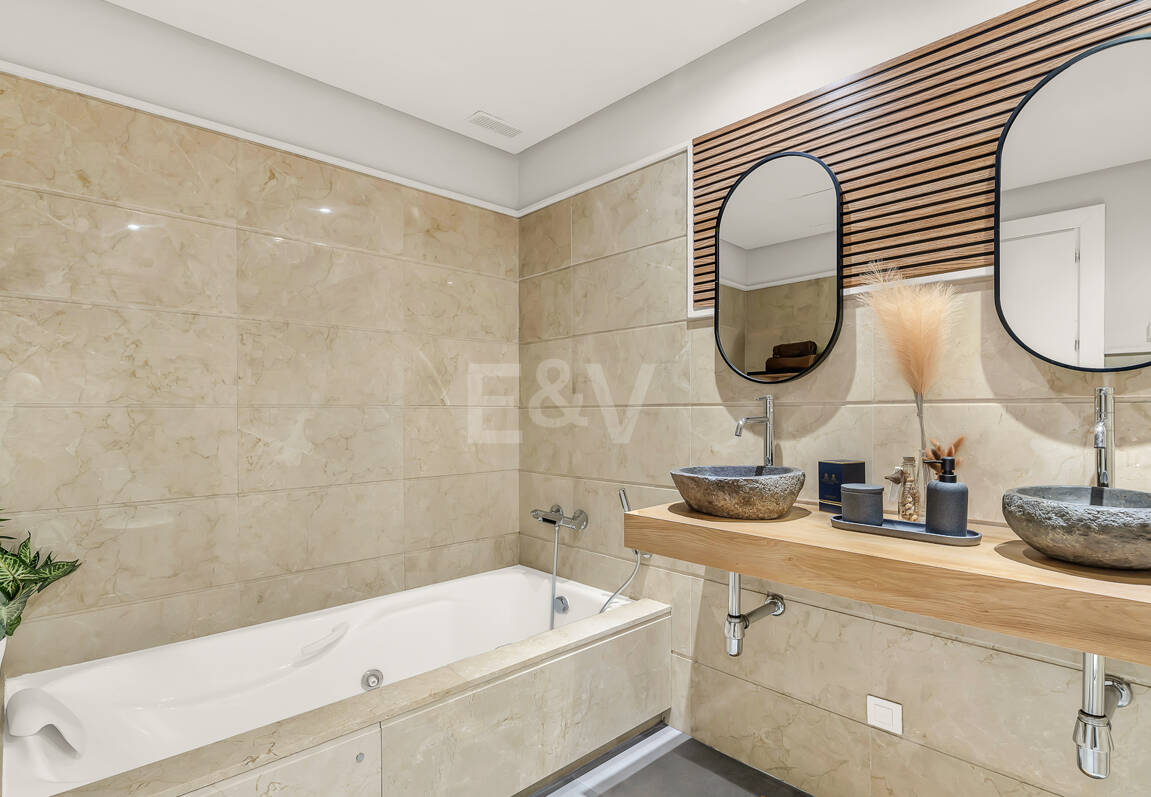 Modern Townhouse med Mountain Views & Luxury Amenities