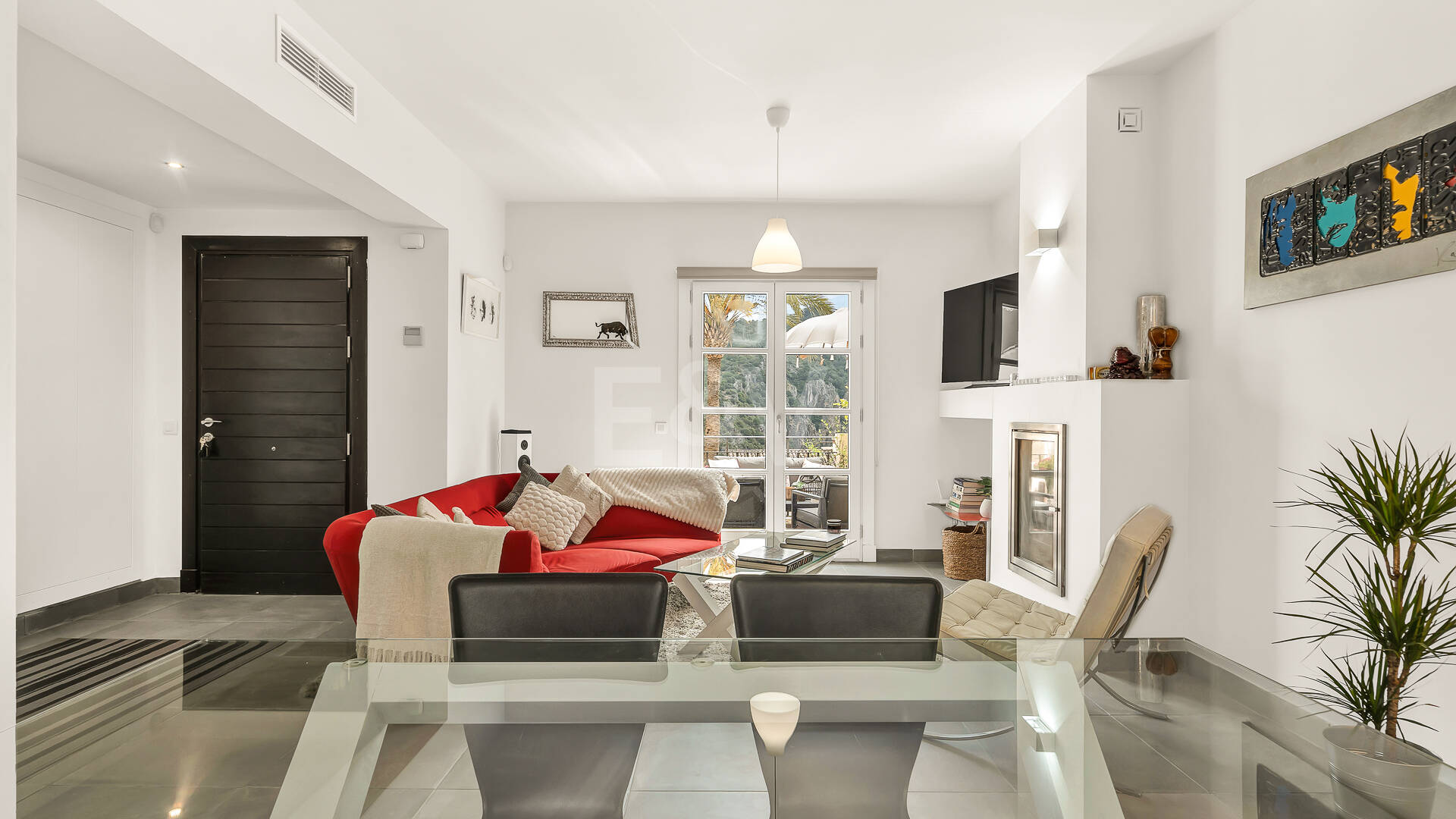 Maison moderne avec vues sur la montagne et équipements de luxe