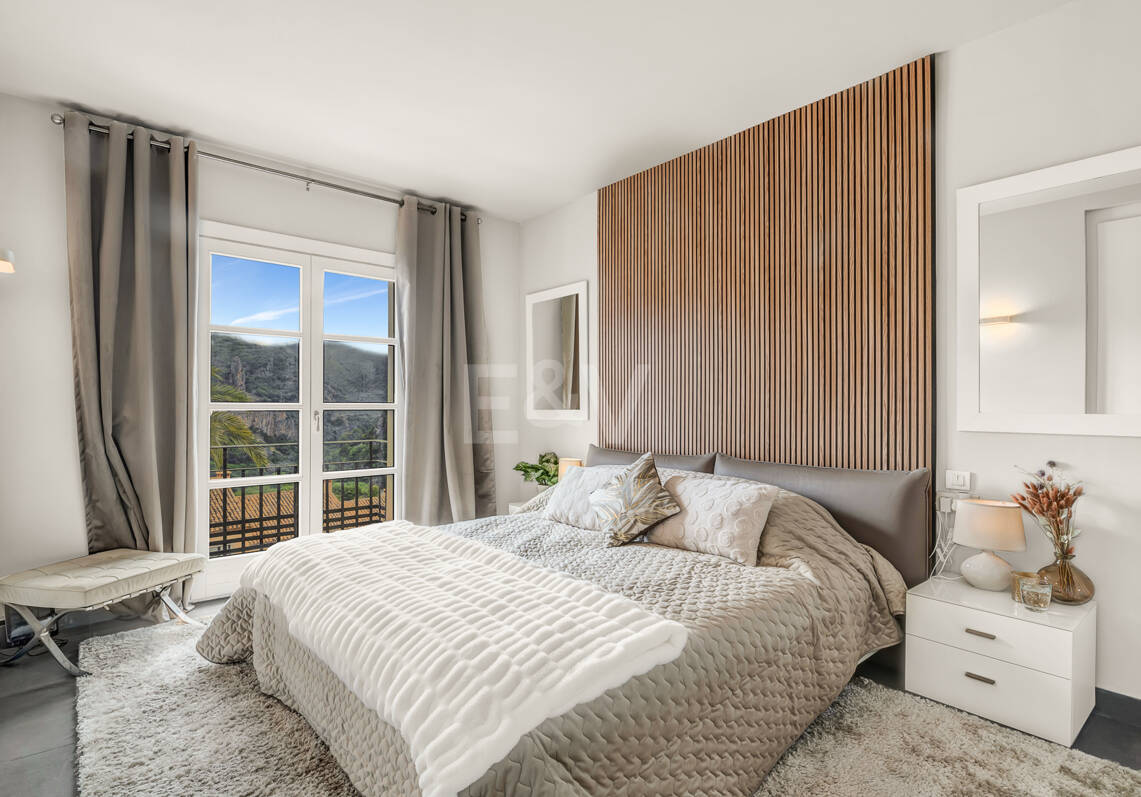 Maison moderne avec vues sur la montagne et équipements de luxe