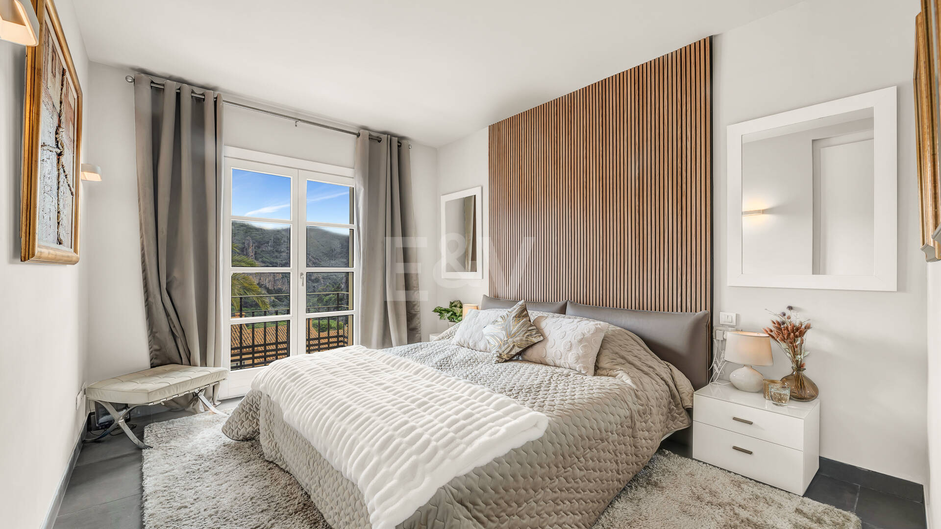 Modern Townhouse med Mountain Views & Luxury Amenities