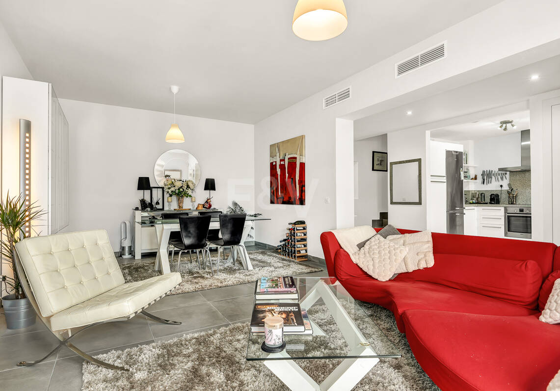 Maison moderne avec vues sur la montagne et équipements de luxe