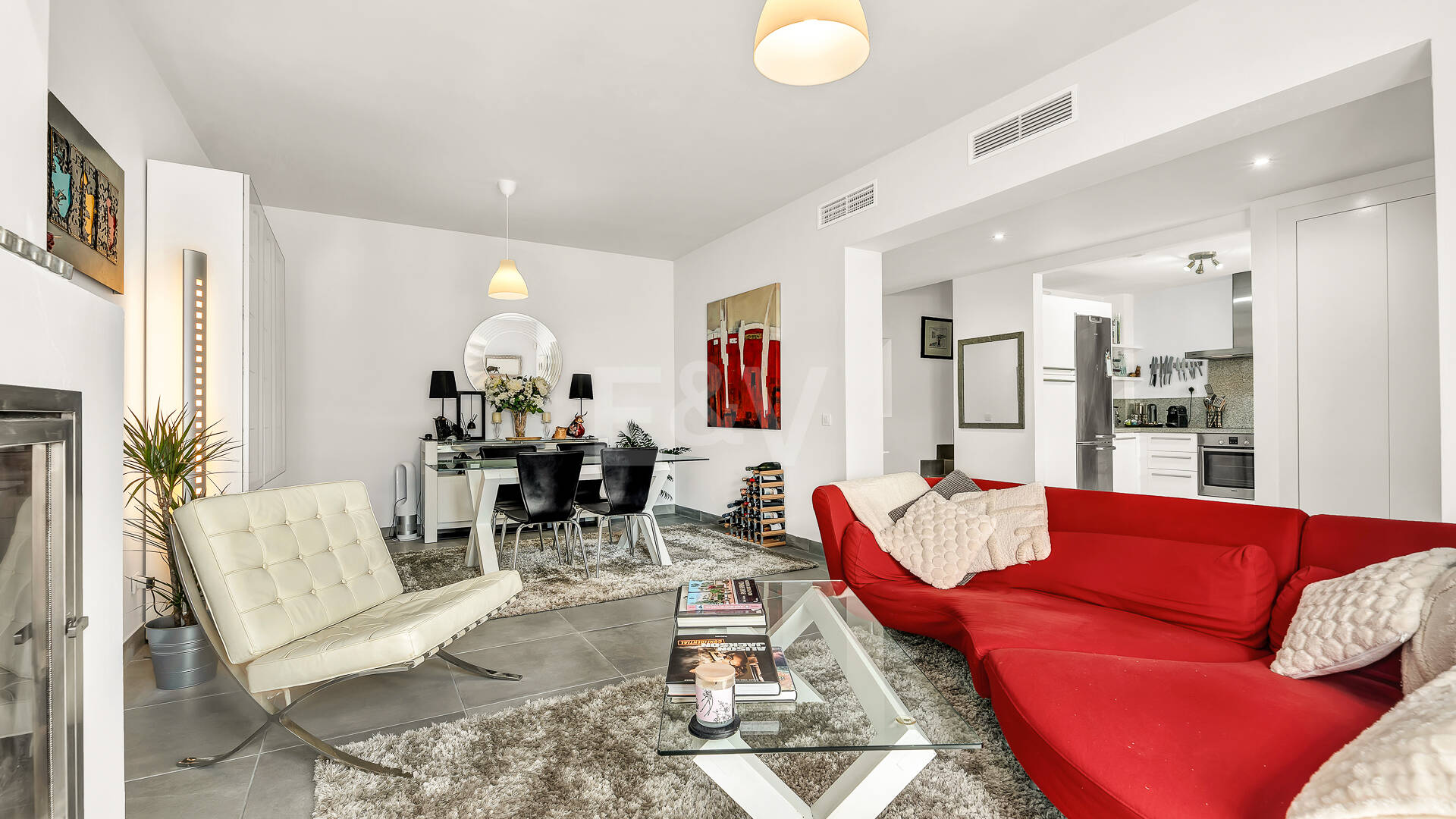 Maison moderne avec vues sur la montagne et équipements de luxe