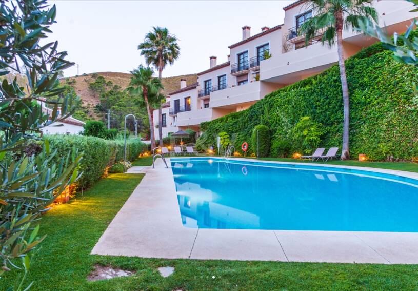 Modern Townhouse med Mountain Views & Luxury Amenities