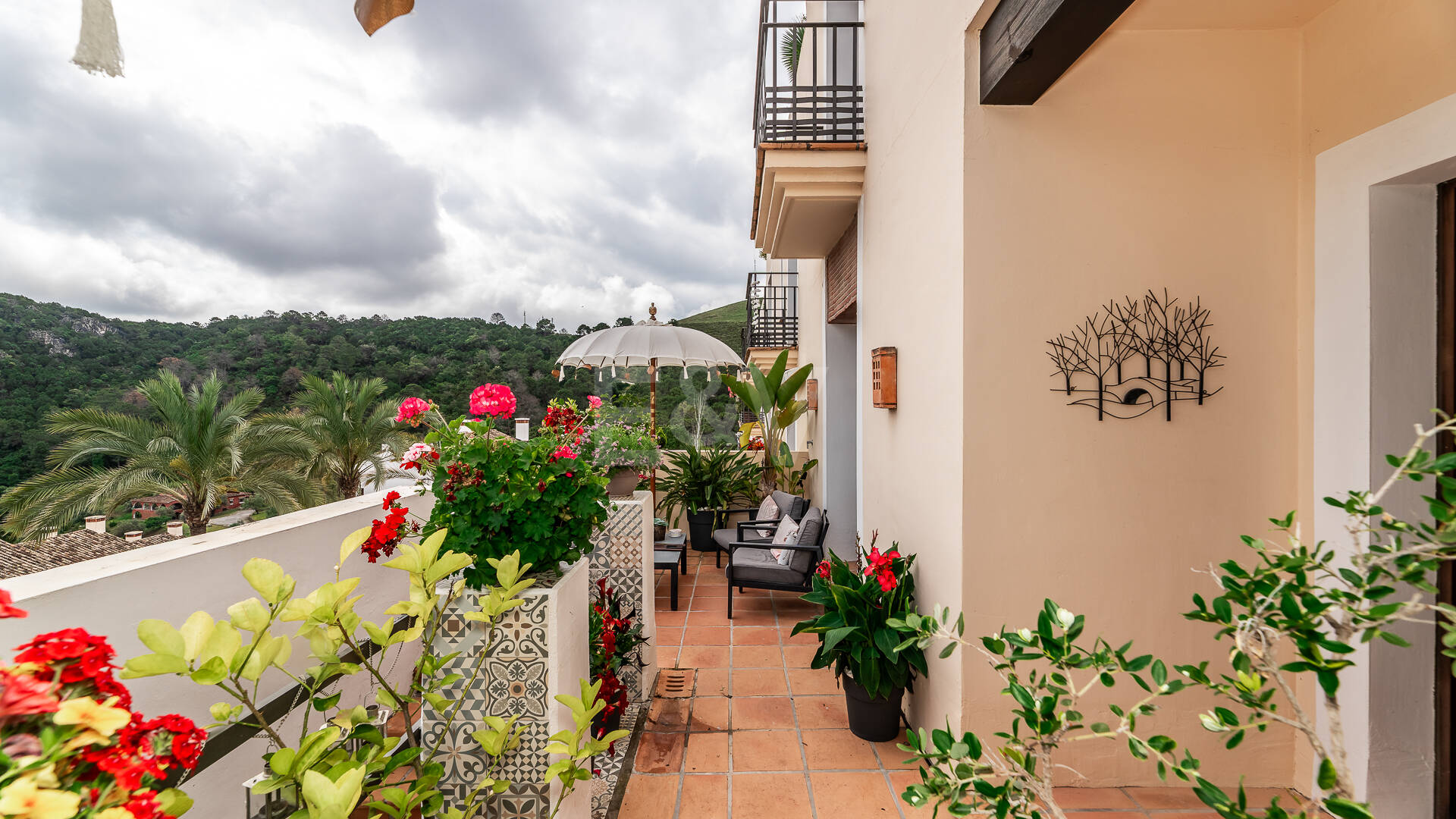 Maison moderne avec vues sur la montagne et équipements de luxe