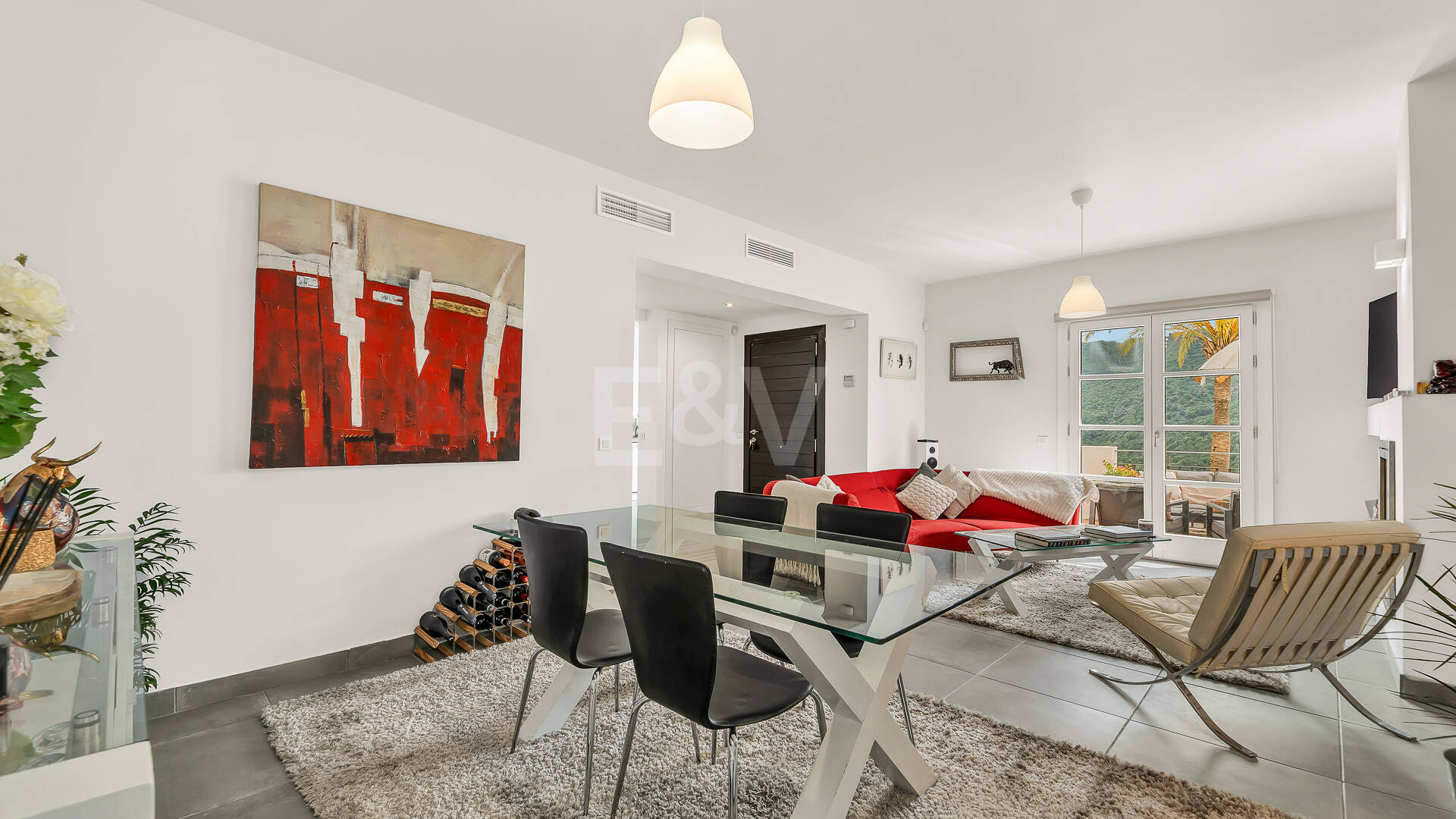 Maison moderne avec vues sur la montagne et équipements de luxe