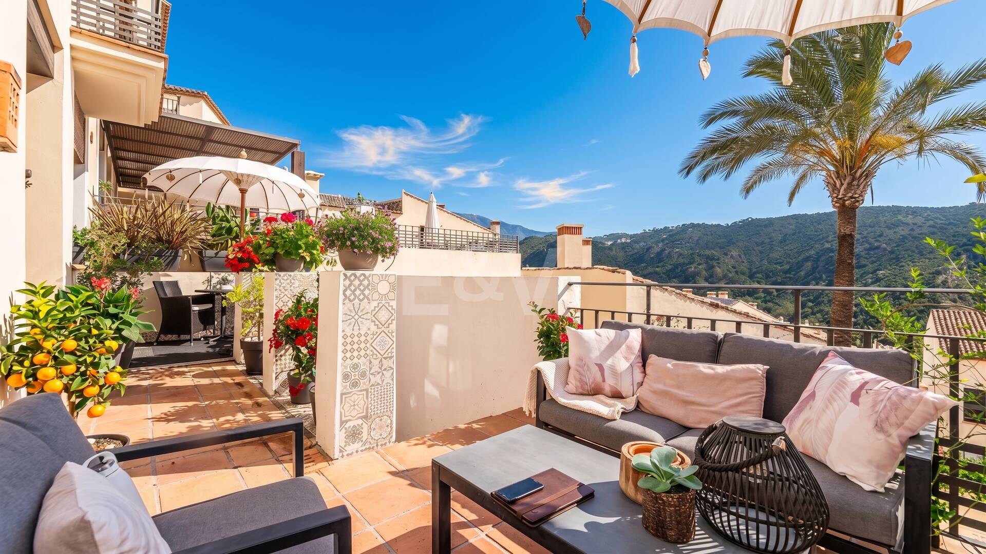 Modern Townhouse med Mountain Views & Luxury Amenities
