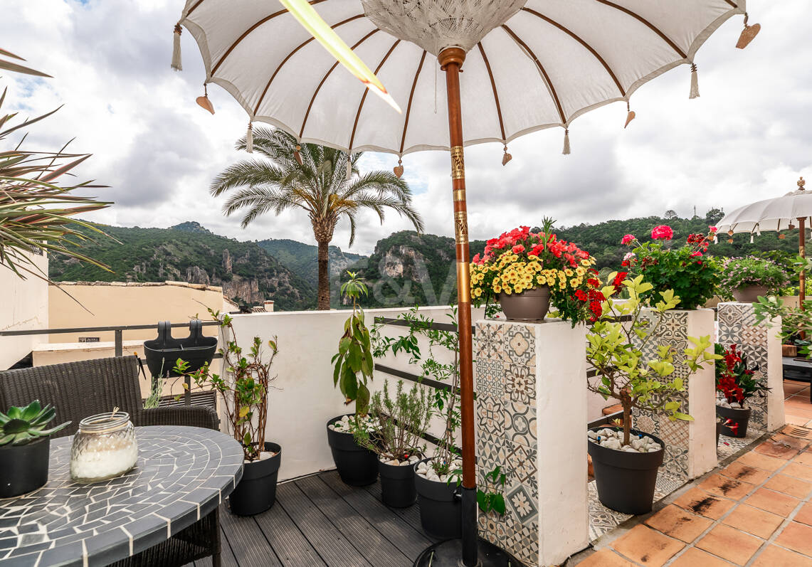 Maison moderne avec vues sur la montagne et équipements de luxe