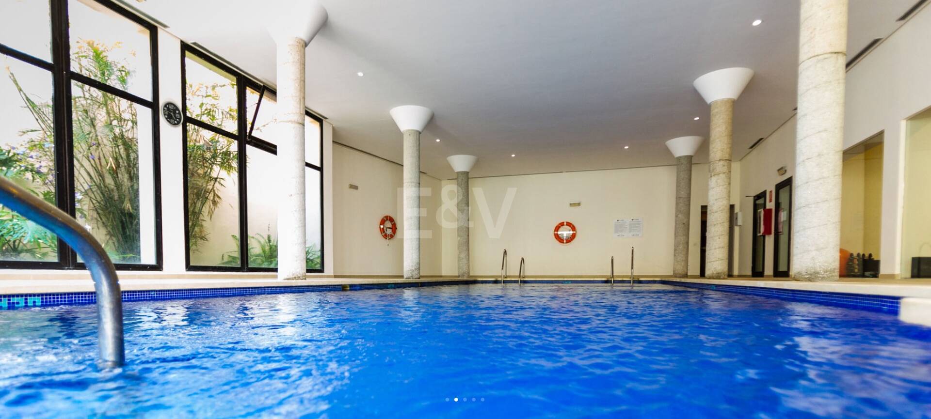 Maison moderne avec vues sur la montagne et équipements de luxe