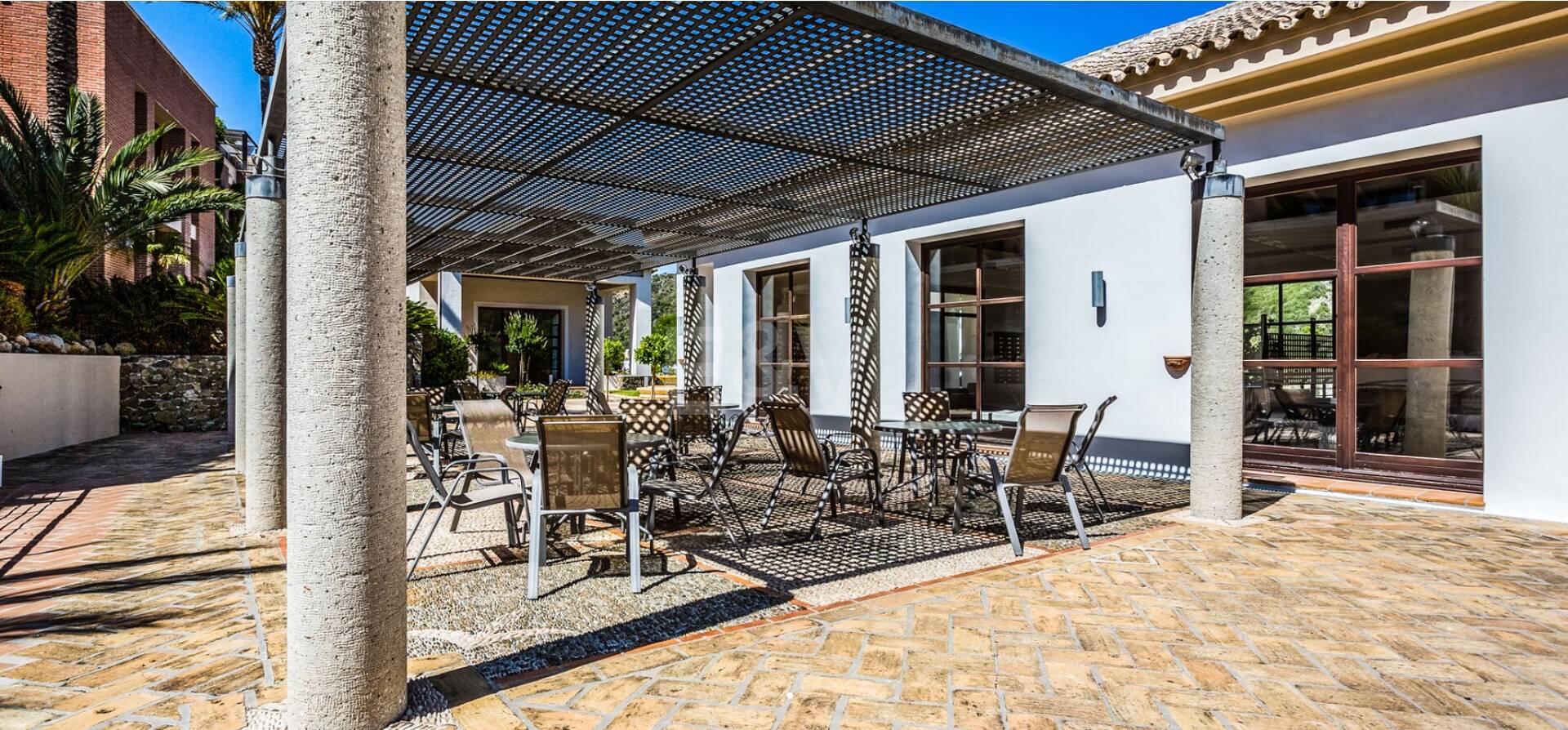 Maison moderne avec vues sur la montagne et équipements de luxe