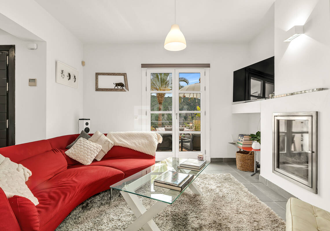 Maison moderne avec vues sur la montagne et équipements de luxe