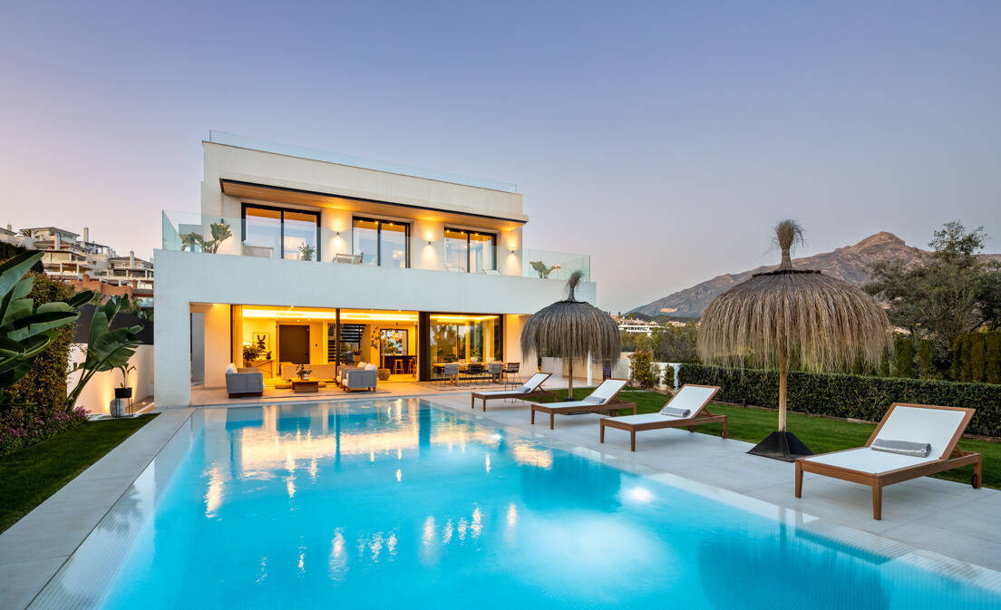Modern luxury villa in ultra-prestigious and gated La Cerquilla, Nueva Andalucia