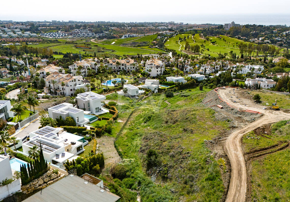 Lamborghini-Branded Ultra-Luxury Plot Surplombant la Méditerranée et le Golf