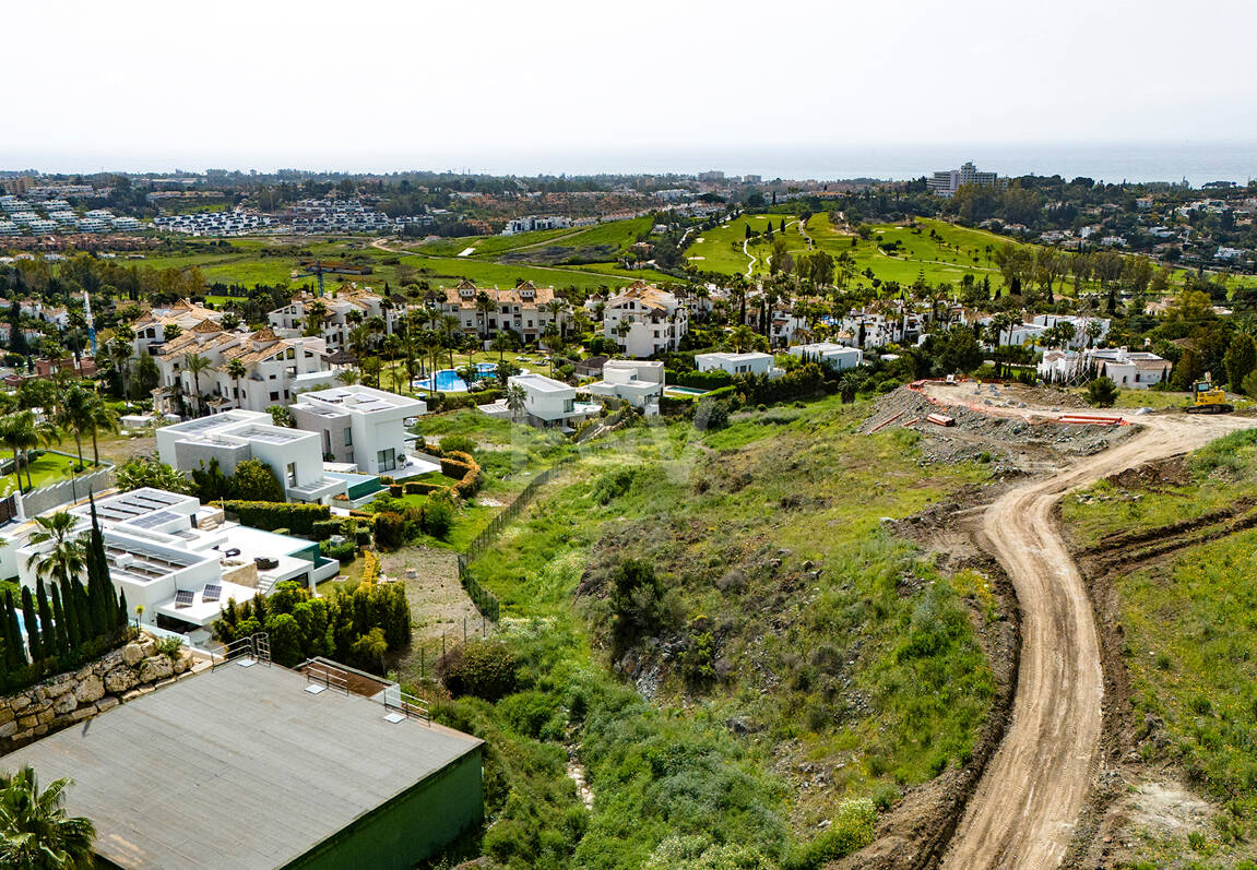 Lamborghini-Branded Ultra-Luxury Plot Surplombant la Méditerranée et le Golf