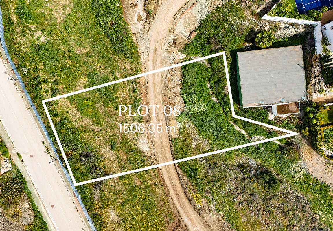 Lamborghini-Branded Ultra-Luxury Plot Surplombant la Méditerranée et le Golf