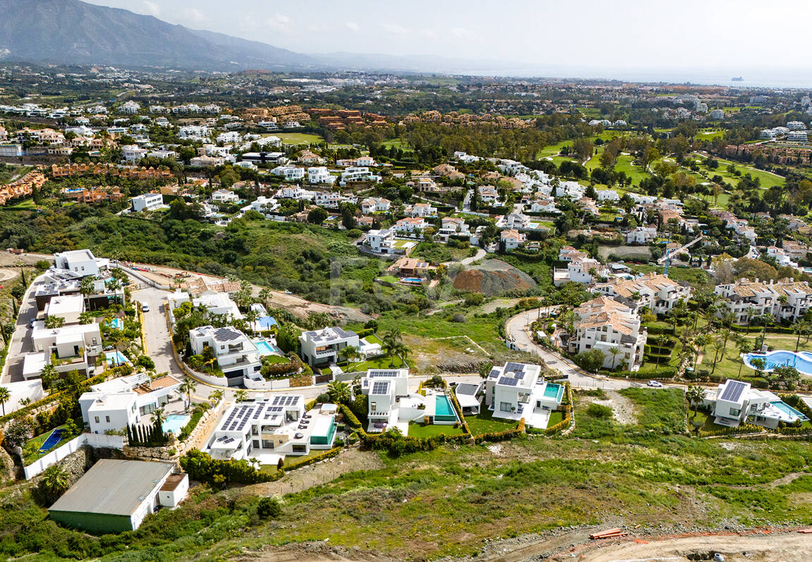 Lamborghini-Branded Ultra-Luxury Plot Surplombant la Méditerranée et le Golf