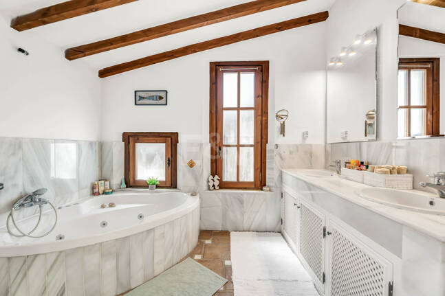 Elviria Traditional Andalucian Family Home with sea views