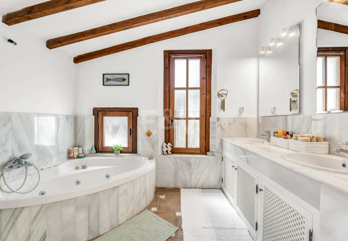 Elviria Traditional Andalucian Family Home with sea views