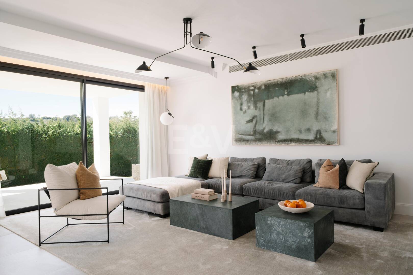 Elegante villa con vistas panorámicas a la montaña y al golf en Nueva Andalucía