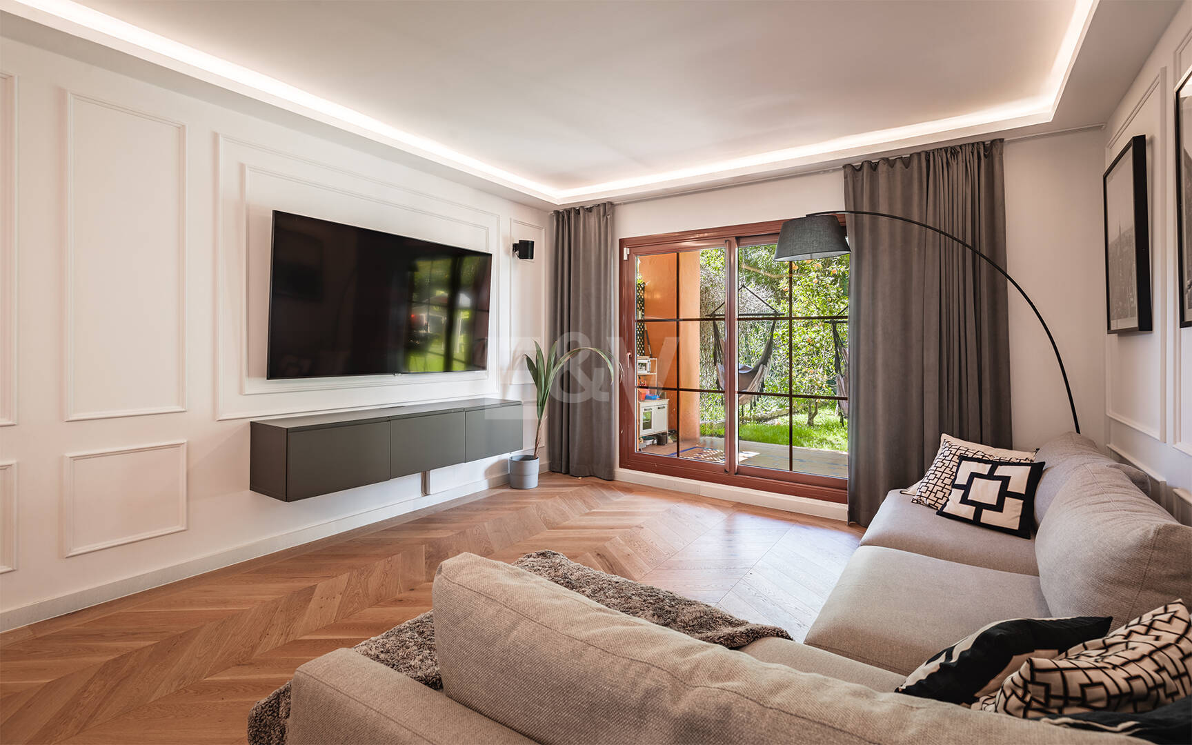 Apartamento con jardín en comunidad cerrada con servicios de estilo resort