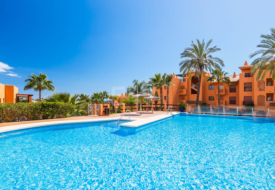 Garden Lägenhet i Gated Community med Resort-Style Amenities