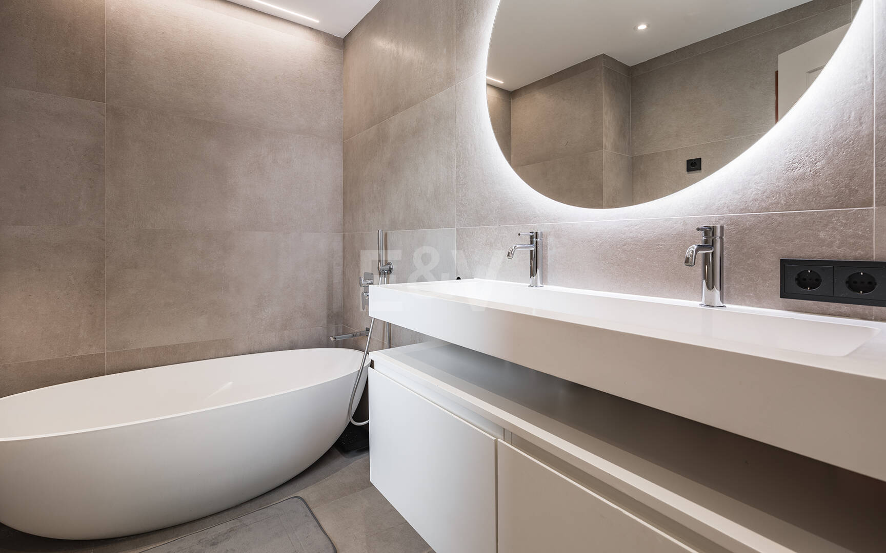 Apartamento con jardín en comunidad cerrada con servicios de estilo resort