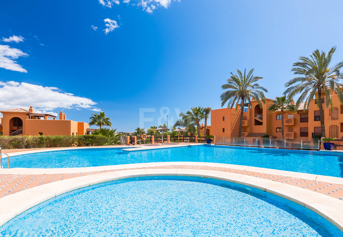 Garden Lägenhet i Gated Community med Resort-Style Amenities