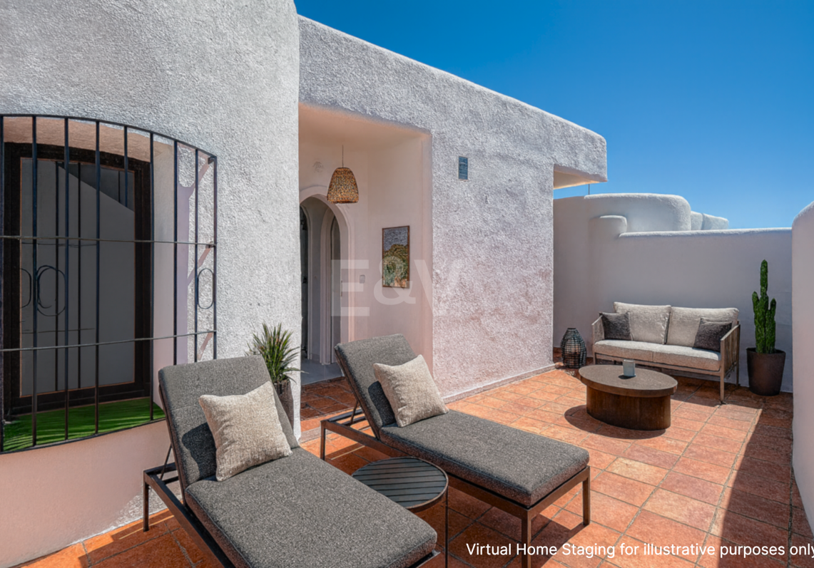 Stor investeringsmöjlighet! Townhouse med Unobstructed Sea Views