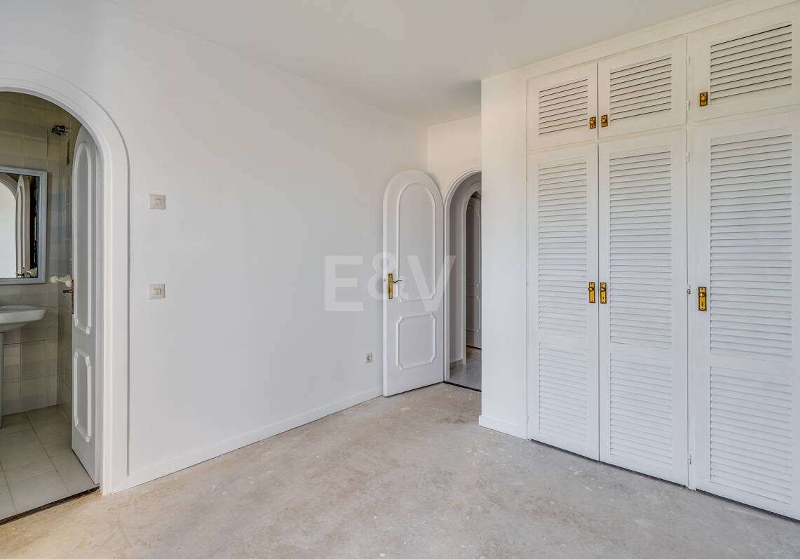 Stor investeringsmöjlighet! Townhouse med Unobstructed Sea Views