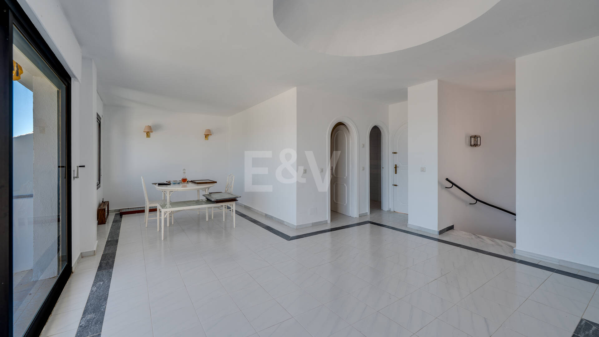 Great Investment Opportunity ! Townhouse with Unobstructed Sea Views