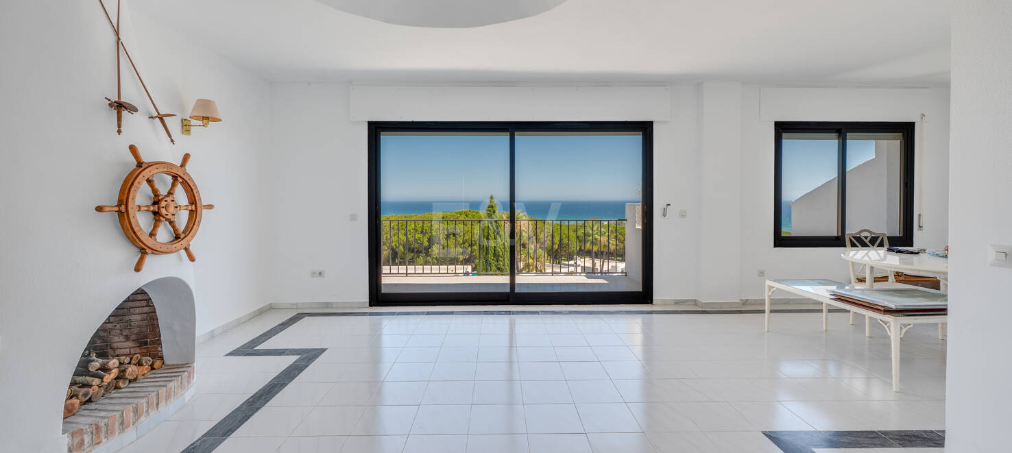 Great Investment Opportunity ! Townhouse with Unobstructed Sea Views