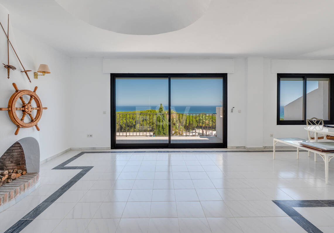 Stor investeringsmöjlighet! Townhouse med Unobstructed Sea Views
