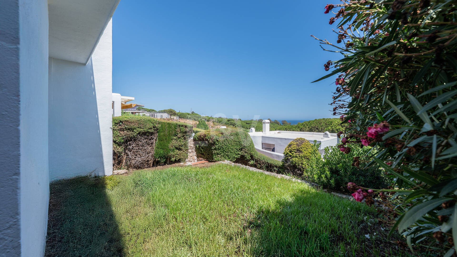 Great Investment Opportunity ! Townhouse with Unobstructed Sea Views