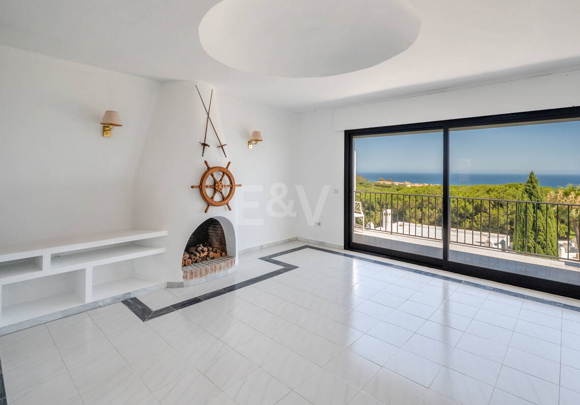 Stor investeringsmöjlighet! Townhouse med Unobstructed Sea Views