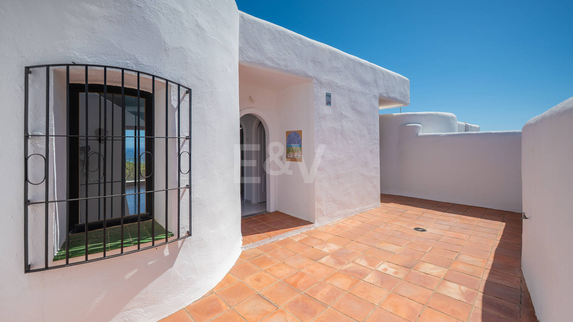 Great Investment Opportunity ! Townhouse with Unobstructed Sea Views