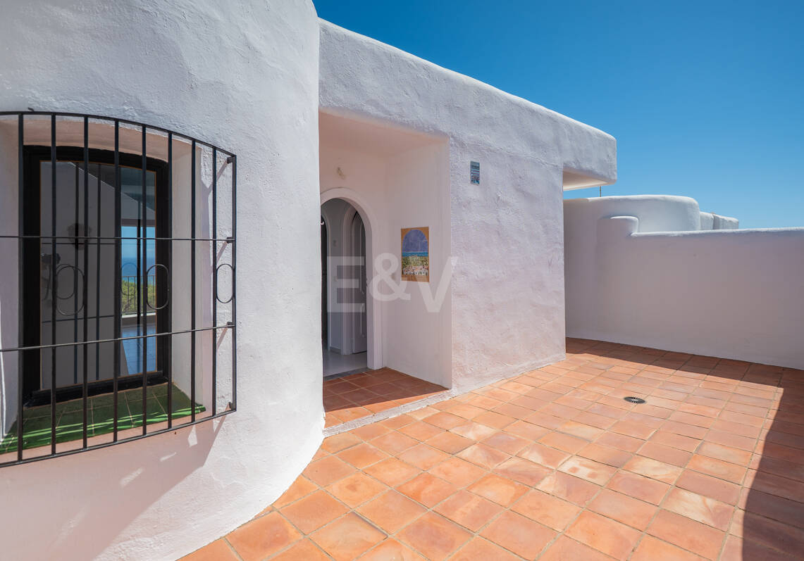 Stor investeringsmöjlighet! Townhouse med Unobstructed Sea Views