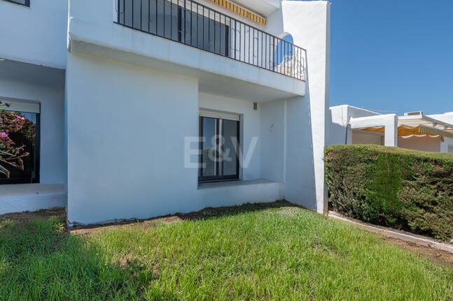 Great Investment Opportunity ! Townhouse with Unobstructed Sea Views