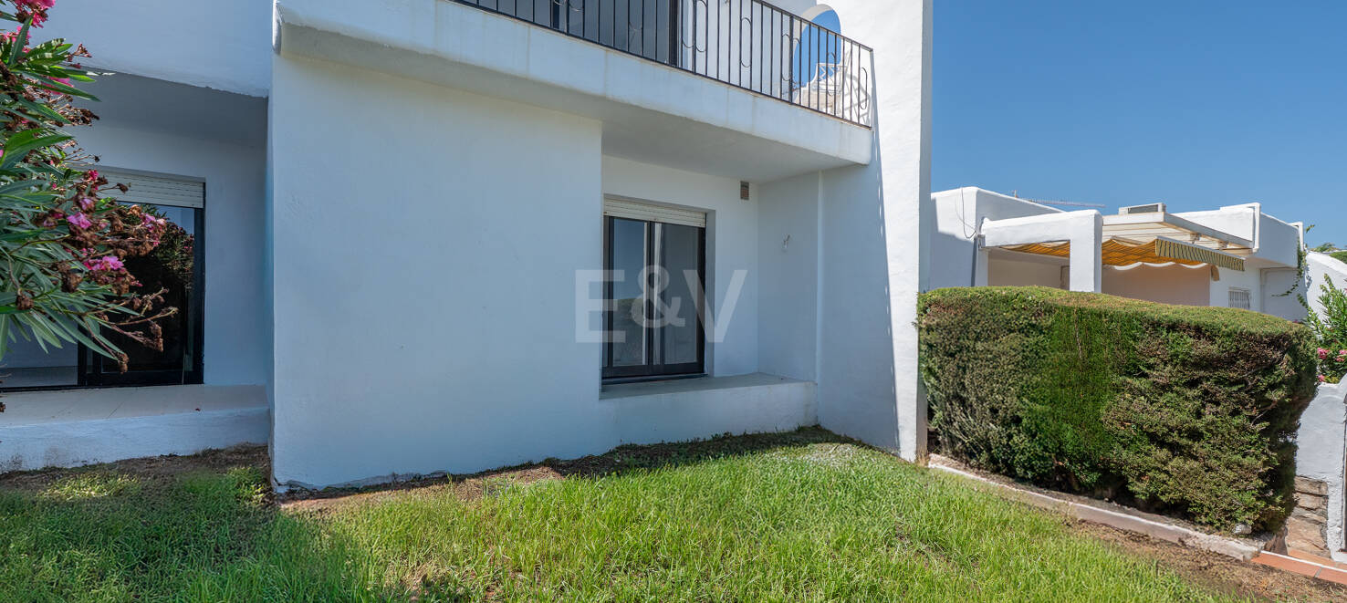 Great Investment Opportunity ! Townhouse with Unobstructed Sea Views