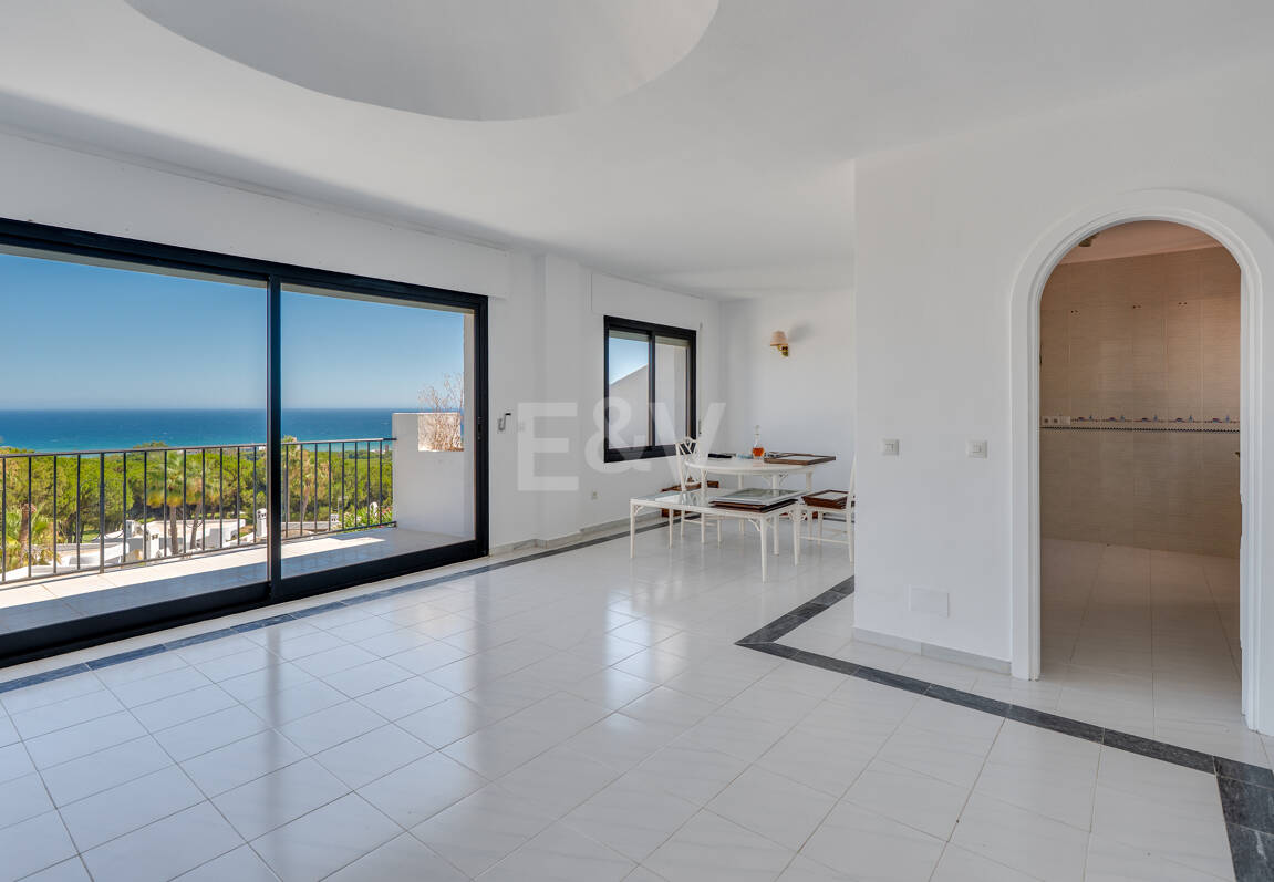 Great Investment Opportunity ! Townhouse with Unobstructed Sea Views