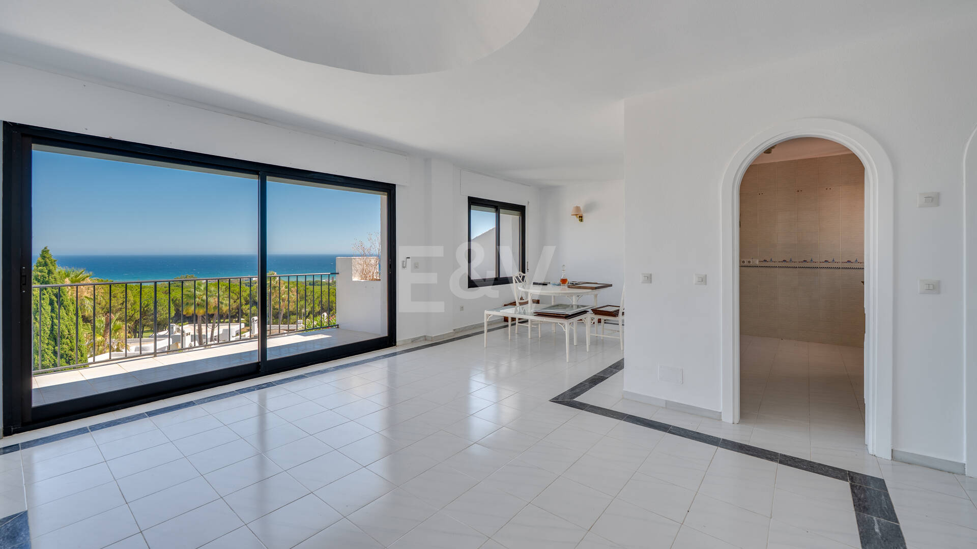 Great Investment Opportunity ! Townhouse with Unobstructed Sea Views