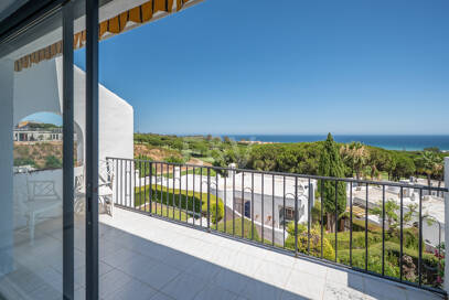 Great Investment Opportunity ! Townhouse with Unobstructed Sea Views