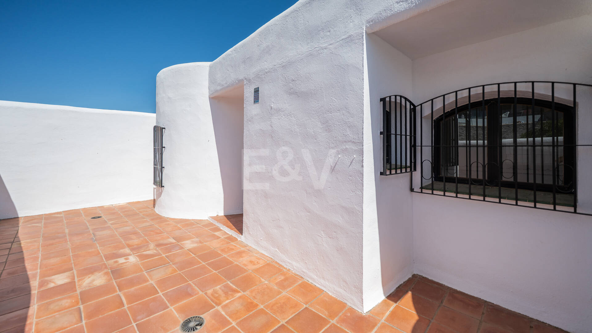 Great Investment Opportunity ! Townhouse with Unobstructed Sea Views