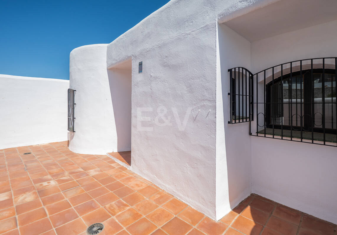 Stor investeringsmöjlighet! Townhouse med Unobstructed Sea Views