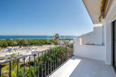 Great Investment Opportunity ! Townhouse with Unobstructed Sea Views