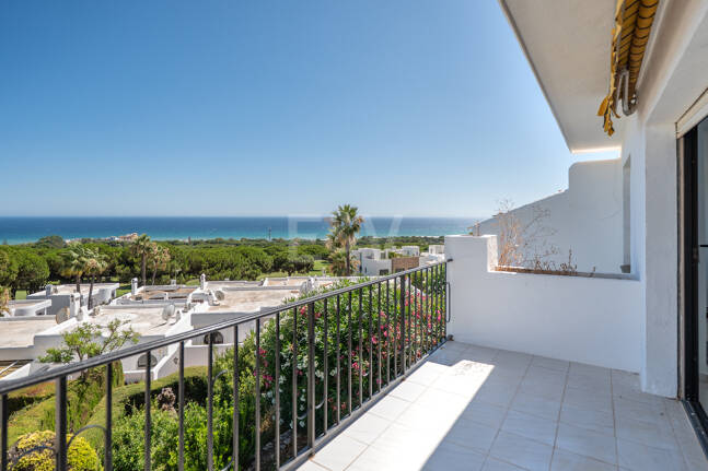 Great Investment Opportunity ! Townhouse with Unobstructed Sea Views
