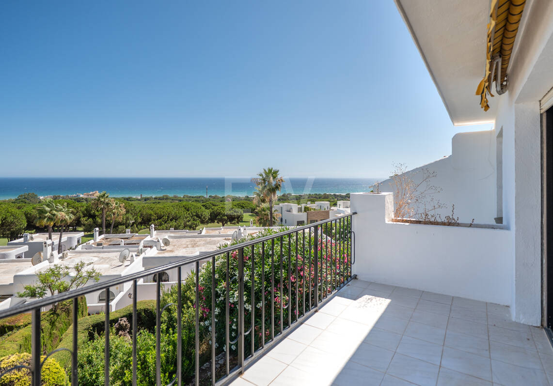 Stor investeringsmöjlighet! Townhouse med Unobstructed Sea Views
