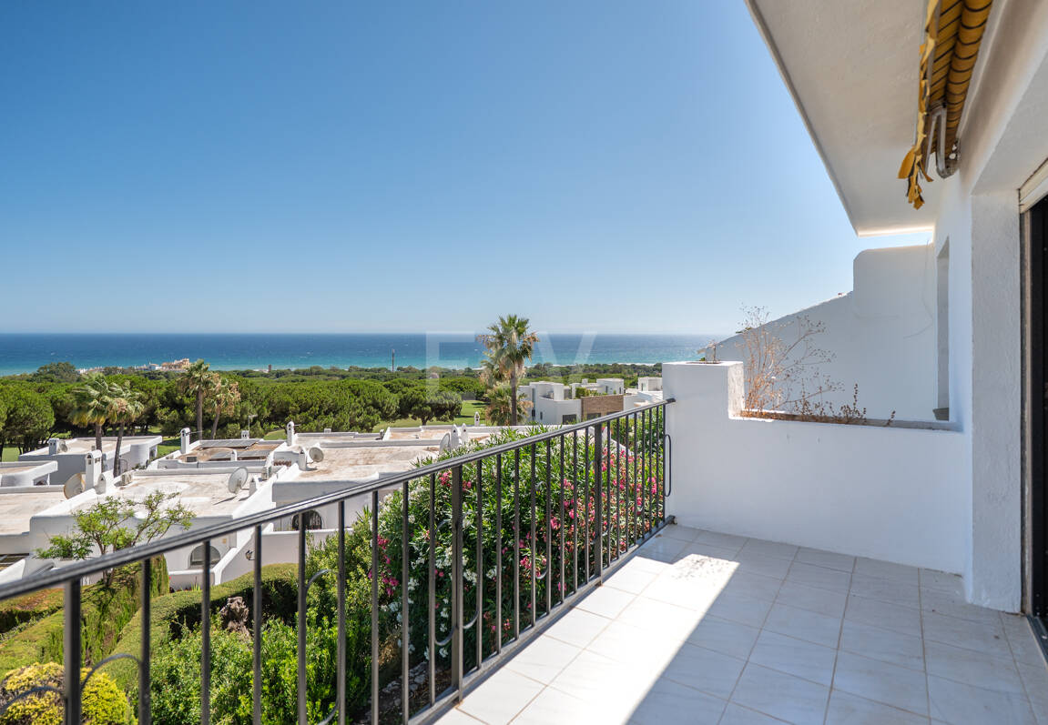 Great Investment Opportunity ! Townhouse with Unobstructed Sea Views