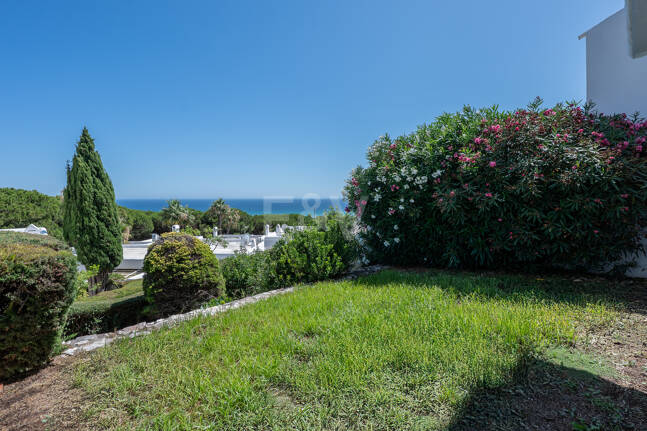 Great Investment Opportunity ! Townhouse with Unobstructed Sea Views